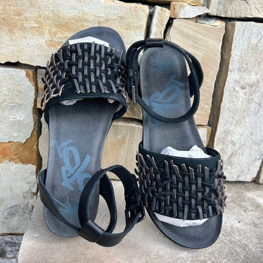 OTBT Voyage Stylish Black leather sandals w/unique woven detail NWOB Sz-8.5. Q